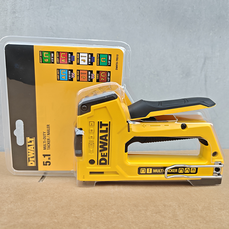 DeWALT DWHT0-TR510 Pistola Spa - Staple Gun Electric recensione e prezzo