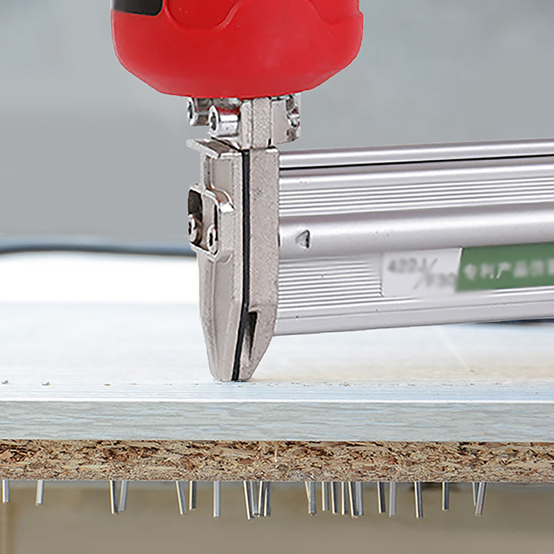 Pistola sparachiodi elettrica  - Staple Gun Electric recensione e prezzo